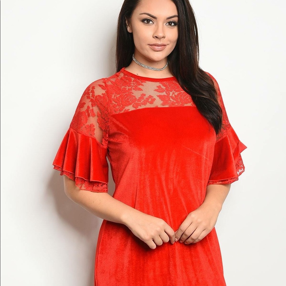 Plus size velvet shift dress with lace details